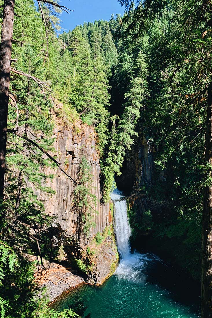 Take your time to hike through the Umpqua River Valley and visit as many waterfalls as possible © Coupleofmen.com