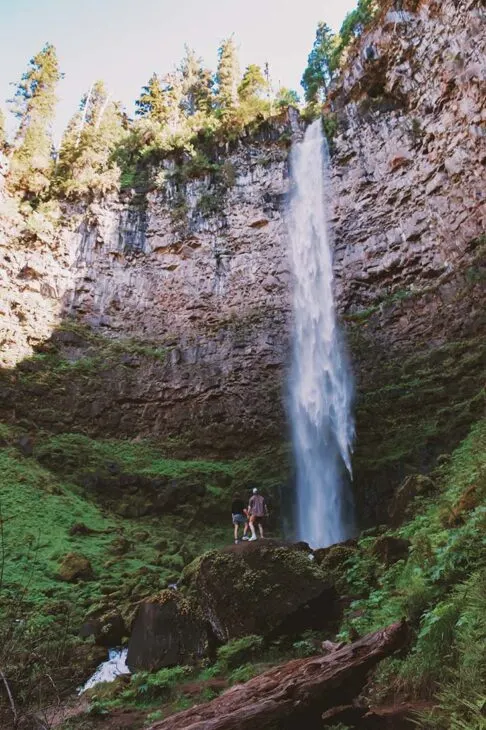Stunning! Numerous waterfalls along Umpqua River Valley © Coupleofmen.com