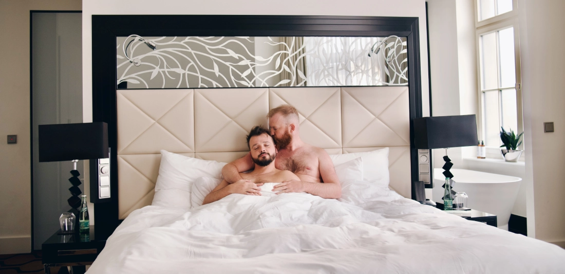 Good morning from our hotel bed at Hotel am Steinplatz © Coupleofmen.com