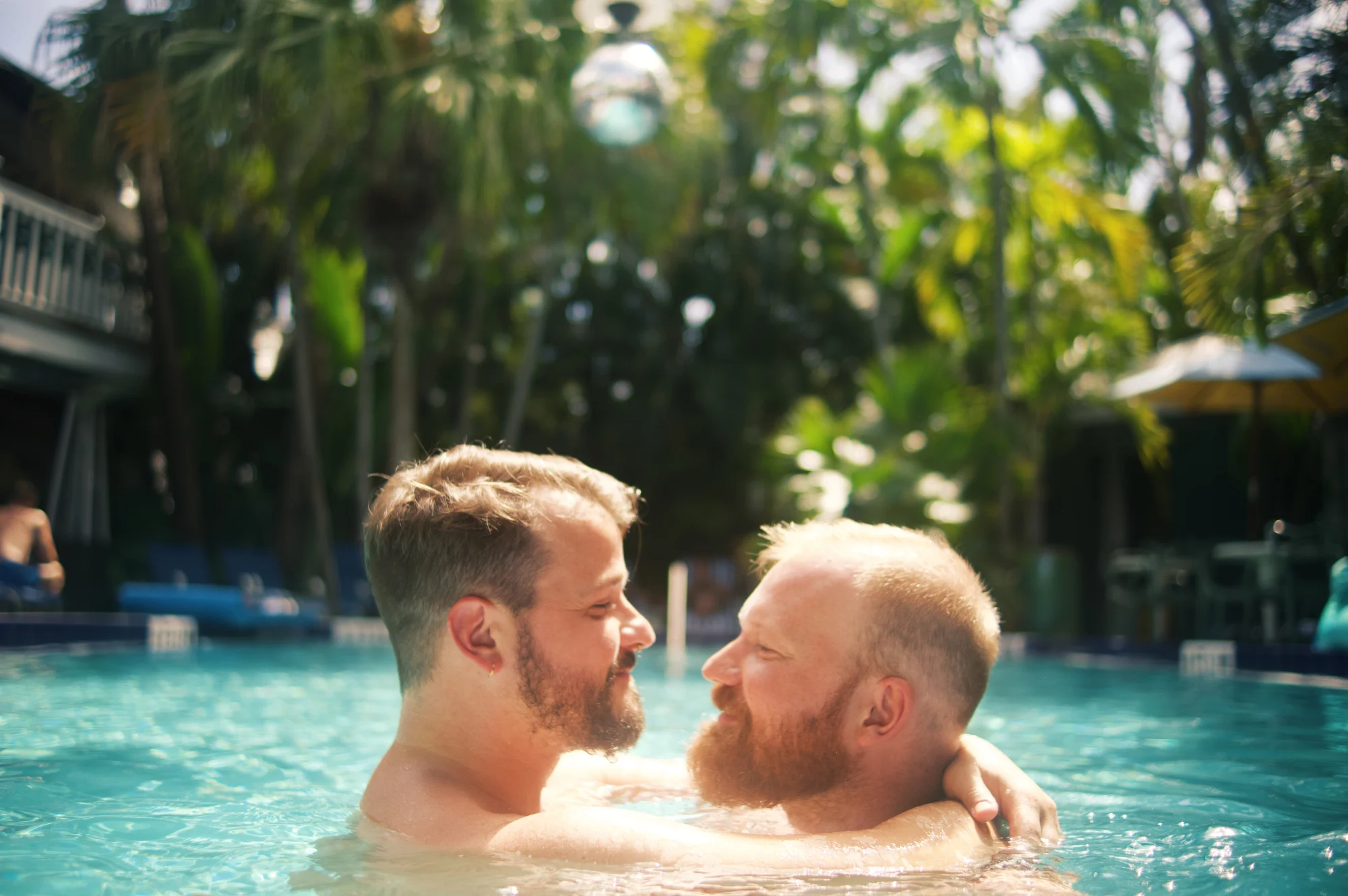 Karl and Daan in the pool of the Island House in Key West © Coupleofmen.com