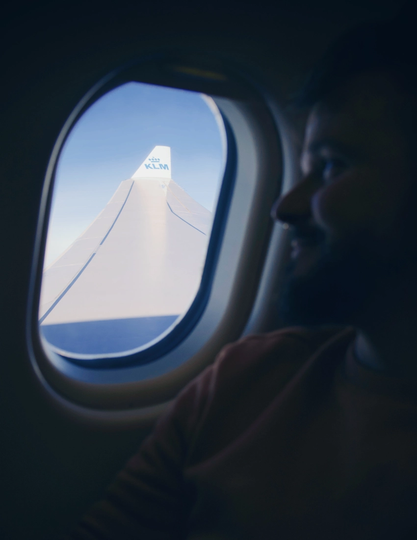 The best entertainment: Karl loved to look outside the KLM plane window © Coupleofmen.com
