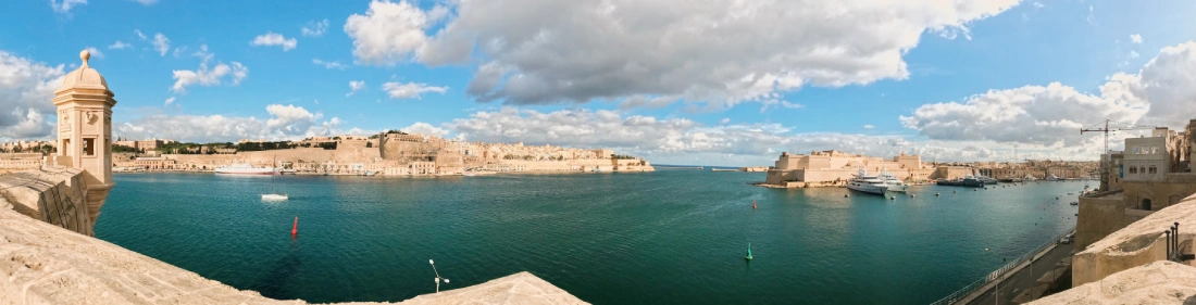 Grand Harbor between Valletta and the Three Cities © Coupleofmen.com