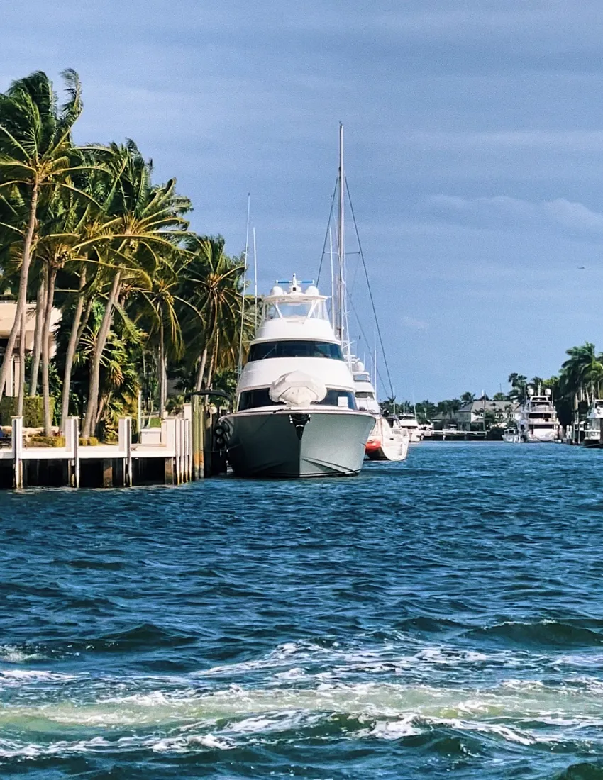 View of the Intracoastal Waterway of Fort Lauderdale © Coupleofmen.com