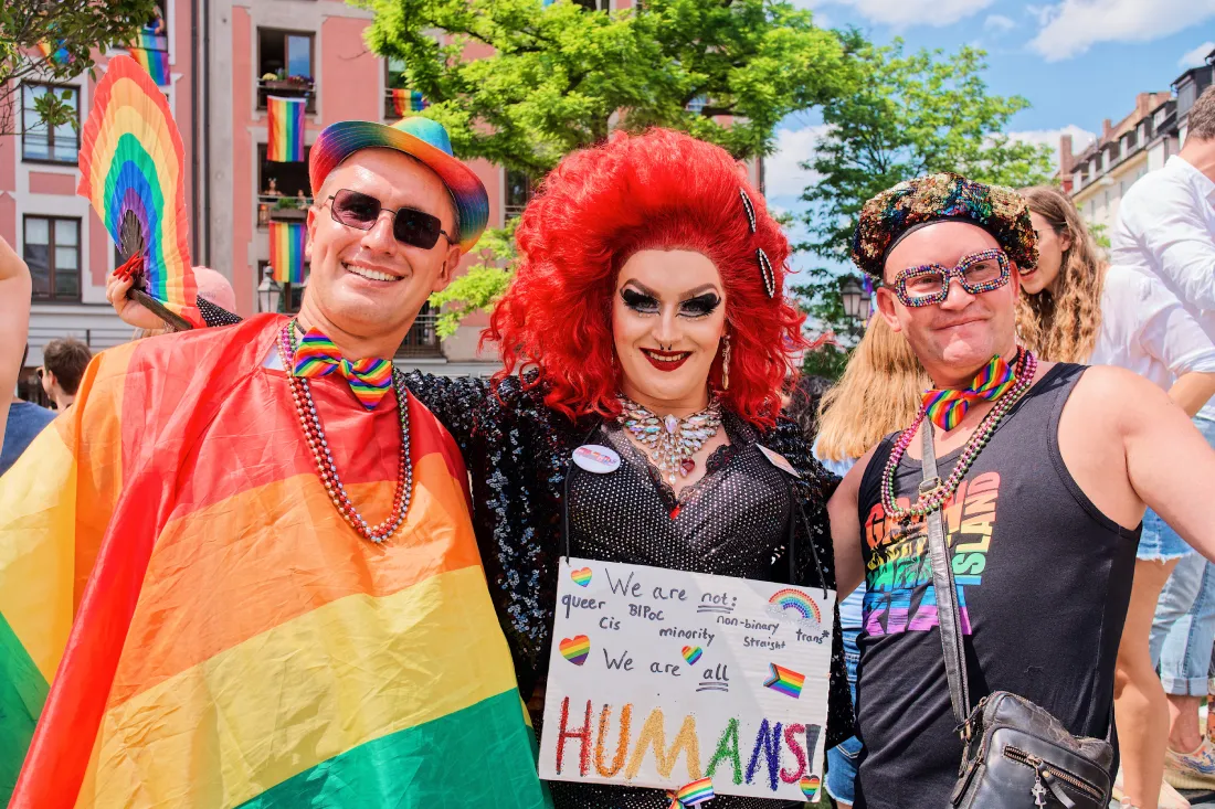 CSD München 2023 Munich Pride 2023: Colorful protest in drag: "We are all HUMANS!" © Coupleofmen.com