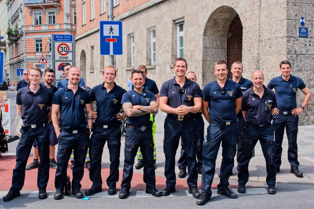 If you are too hot - the Munich volunteer fire department is there for you © Coupleofmen.com