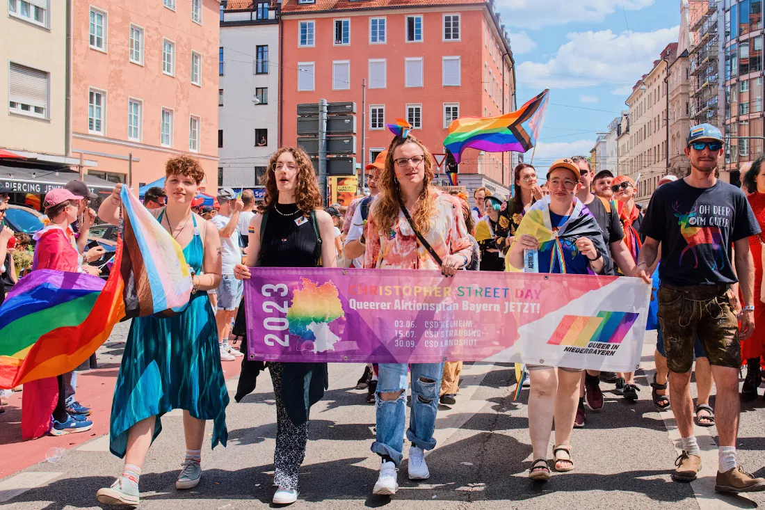 Munich Pride 2023: Queer in Niederbayern: "Queerer Aktionsplan Bayern JETZT!" © Coupleofmen.com