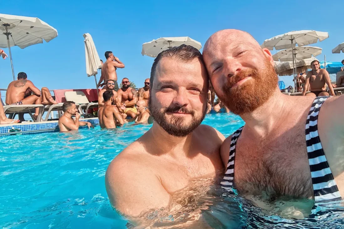 Selfie moment in the pool at the pool party by Lollipop in Malta © Coupleofmen.com
