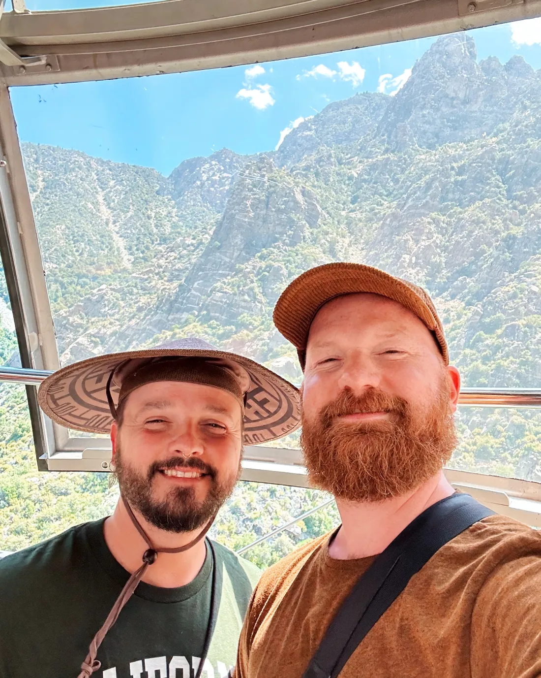 Thrilling adventure: Selfie in the gondola of the Palm Springs Aerial Tramway © Coupleofmen.com