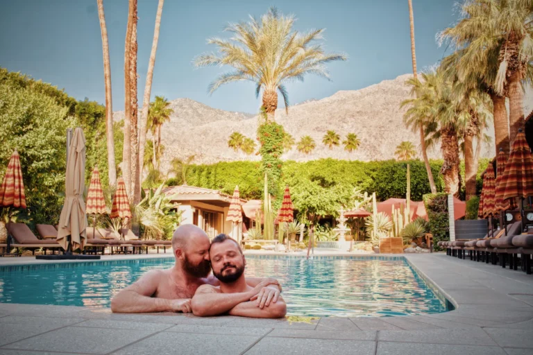 Gay Palm Springs Summer Vacation of a gay couple © Coupleofmen.com