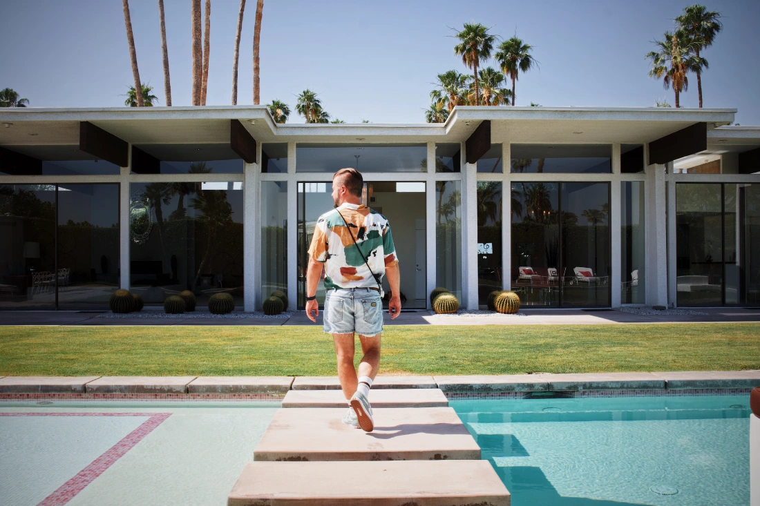 Karl at the garden behind "That Pink Door"  © Coupleofmen.com