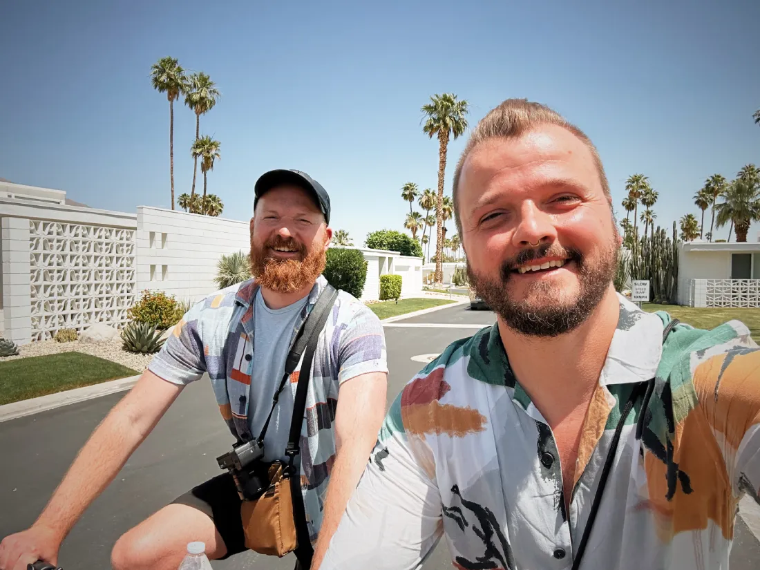 Selfie moment during our Midcentury Modern Architecture and Colorful Doors Bike tour © Coupleofmen.com