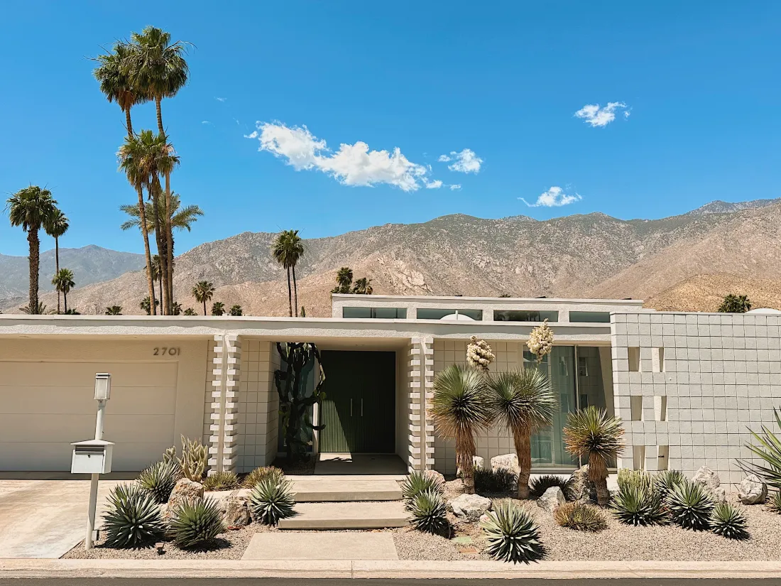 We love the architectural highlights of Palm Springs © Coupleofmen.com