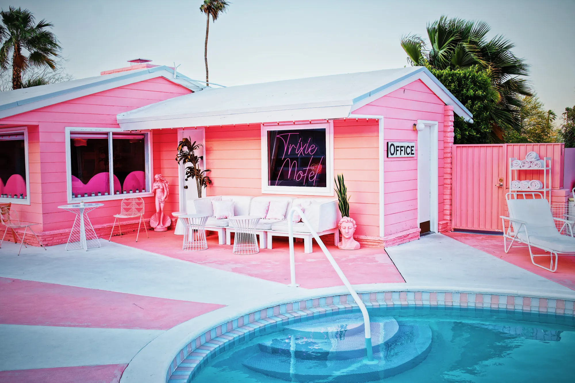 Welcome to Trixie Motel in Palm Springs © Coupleofmen.com