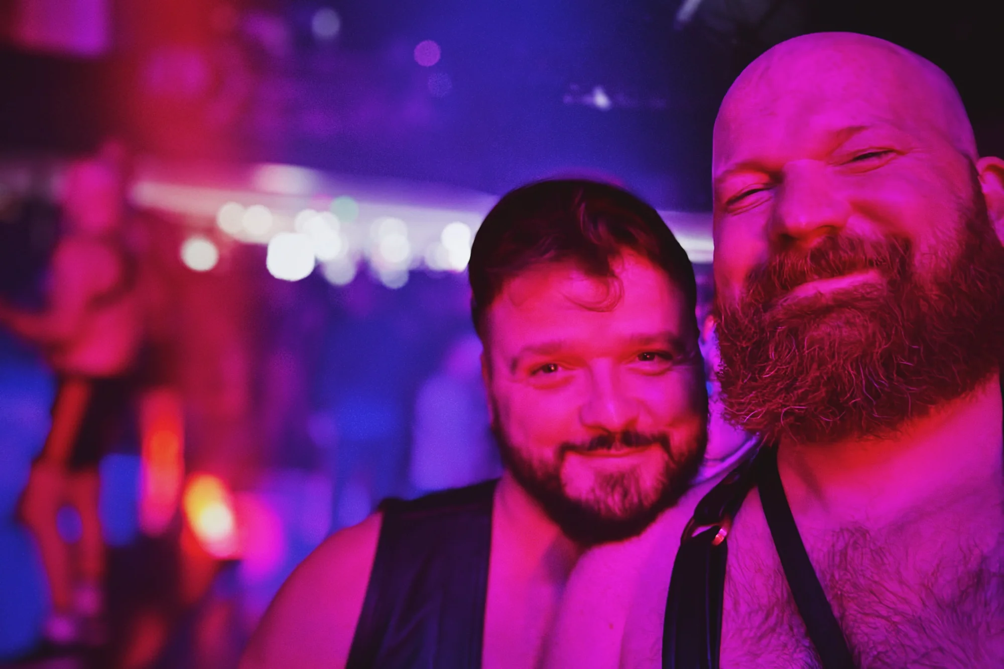 Selfie eines Gay-Bear-Paares bei Bear Necessity in Amsterdam © Coupleofmen.com