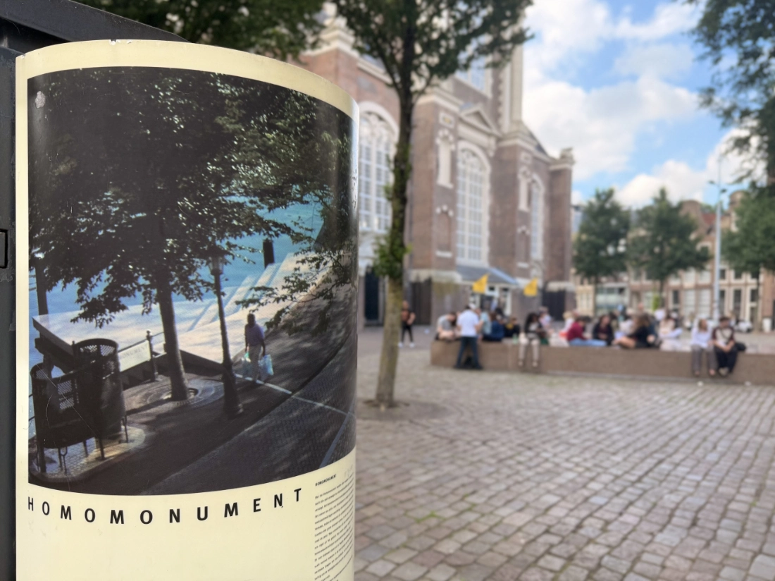 Homomonument in Amsterdam just around the corner of the Pink Point © Coupleofmen.com