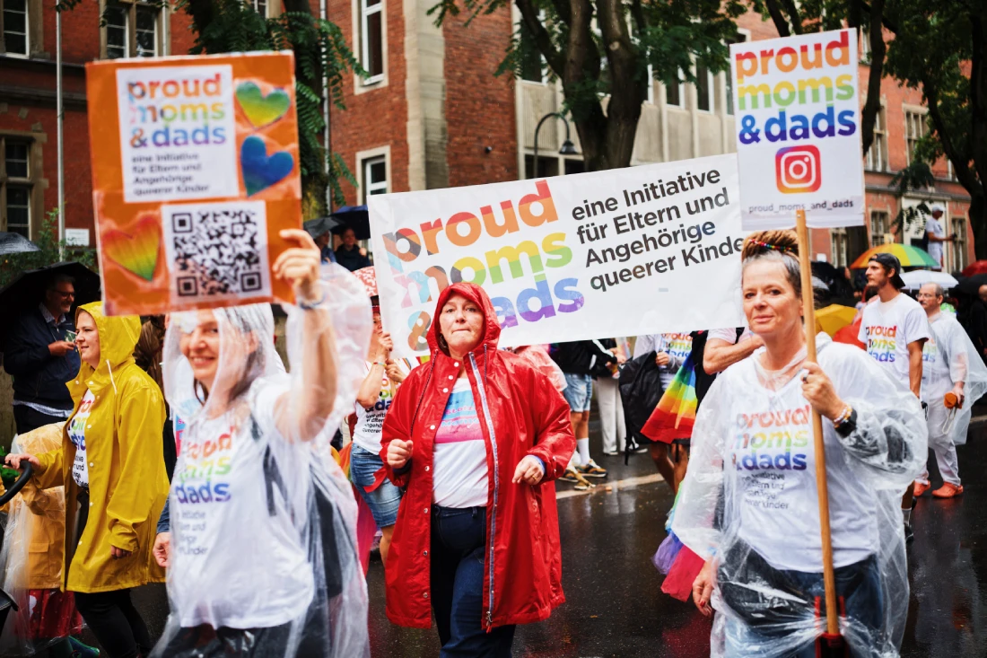 Proud moms & dads at Cologne Pride 2025© Coupleofmen.com