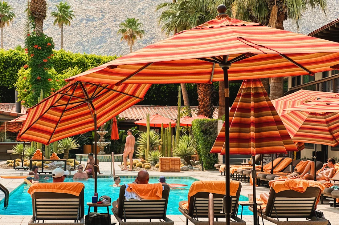 A summer day at Santiago Resort in Palm Springs © Coupleofmen.com