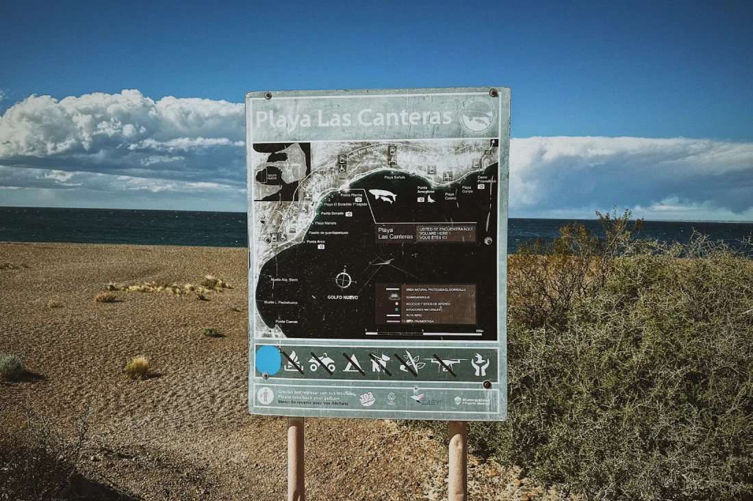 Overview of the coastline around Puerto Madryn © Coupleofmen.com