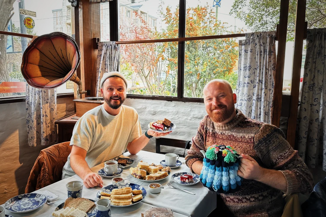 Tea and cake time at Ty Gwyn in Gaiman, Patagonia © Coupleofmen.com gay couple Puerto Madryn