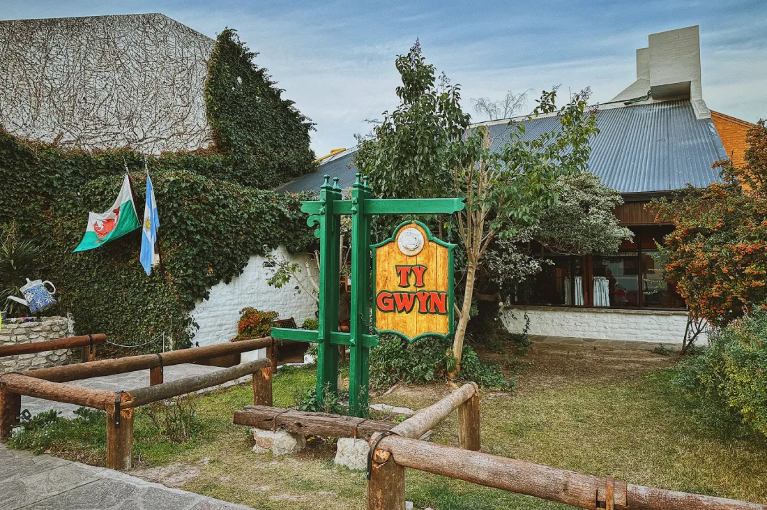 Ty Gwyn Teahouse in Gaiman - front view