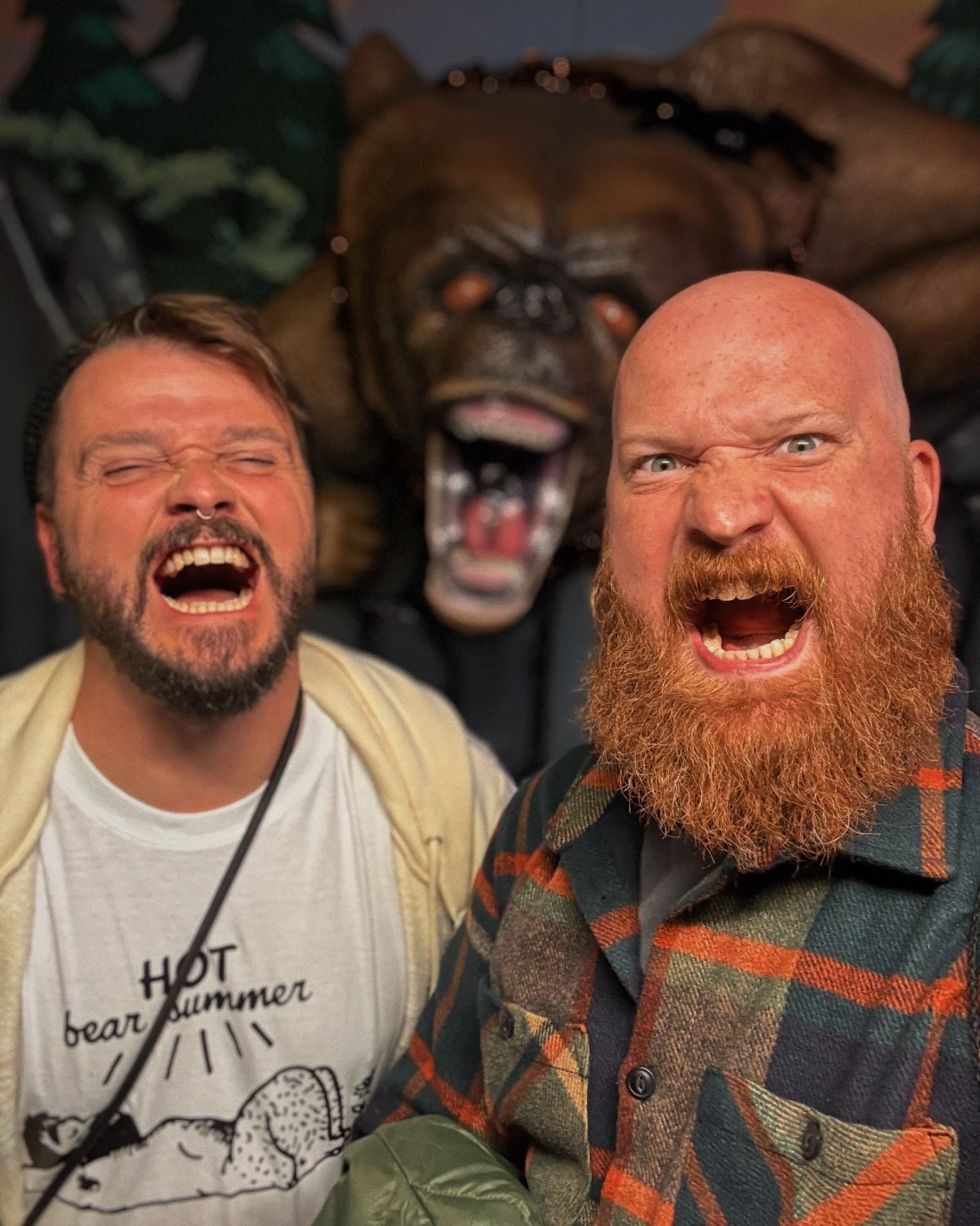 Bären bereiten sich auf einen Abend Bowling vor: GRRRRRRR © Coupleofmen.com