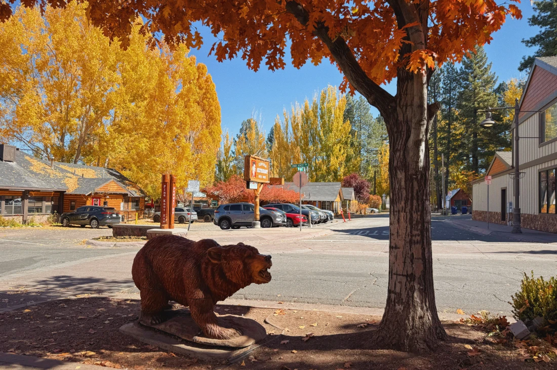 Bären und Farben: The Village von Big Bear Lake © Coupleofmen.com