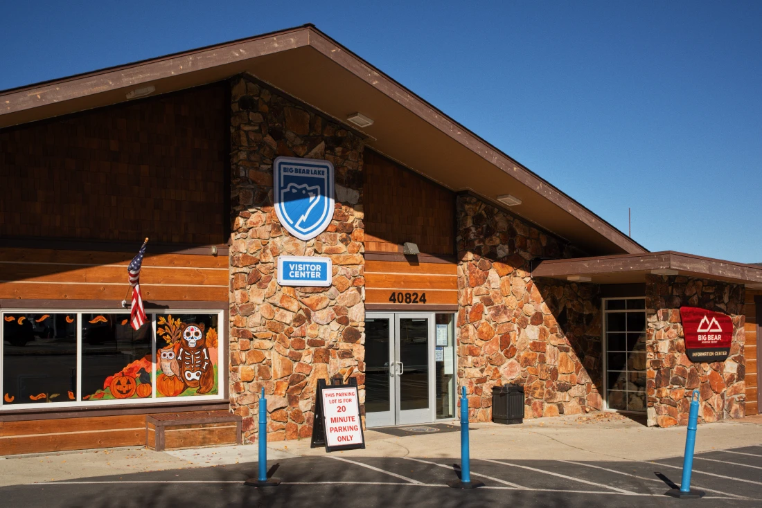 Big Bear Lake Visitor Center © Coupleofmen.com
