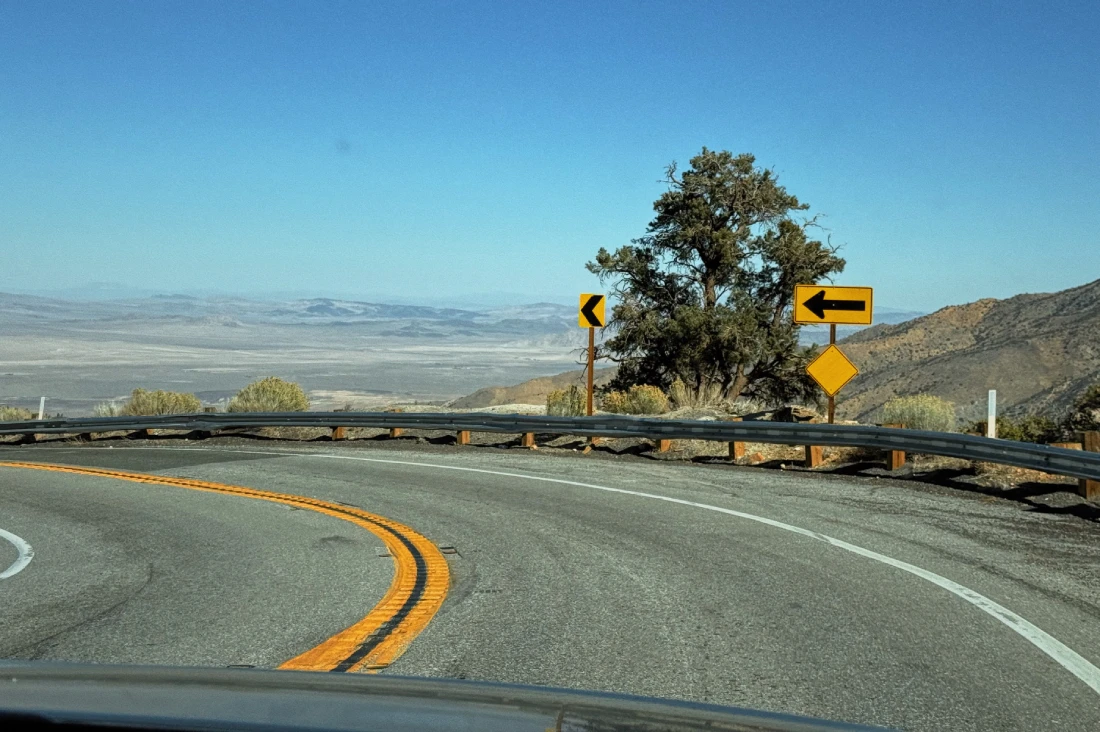 Big Bear Lake in die Wüste bergab