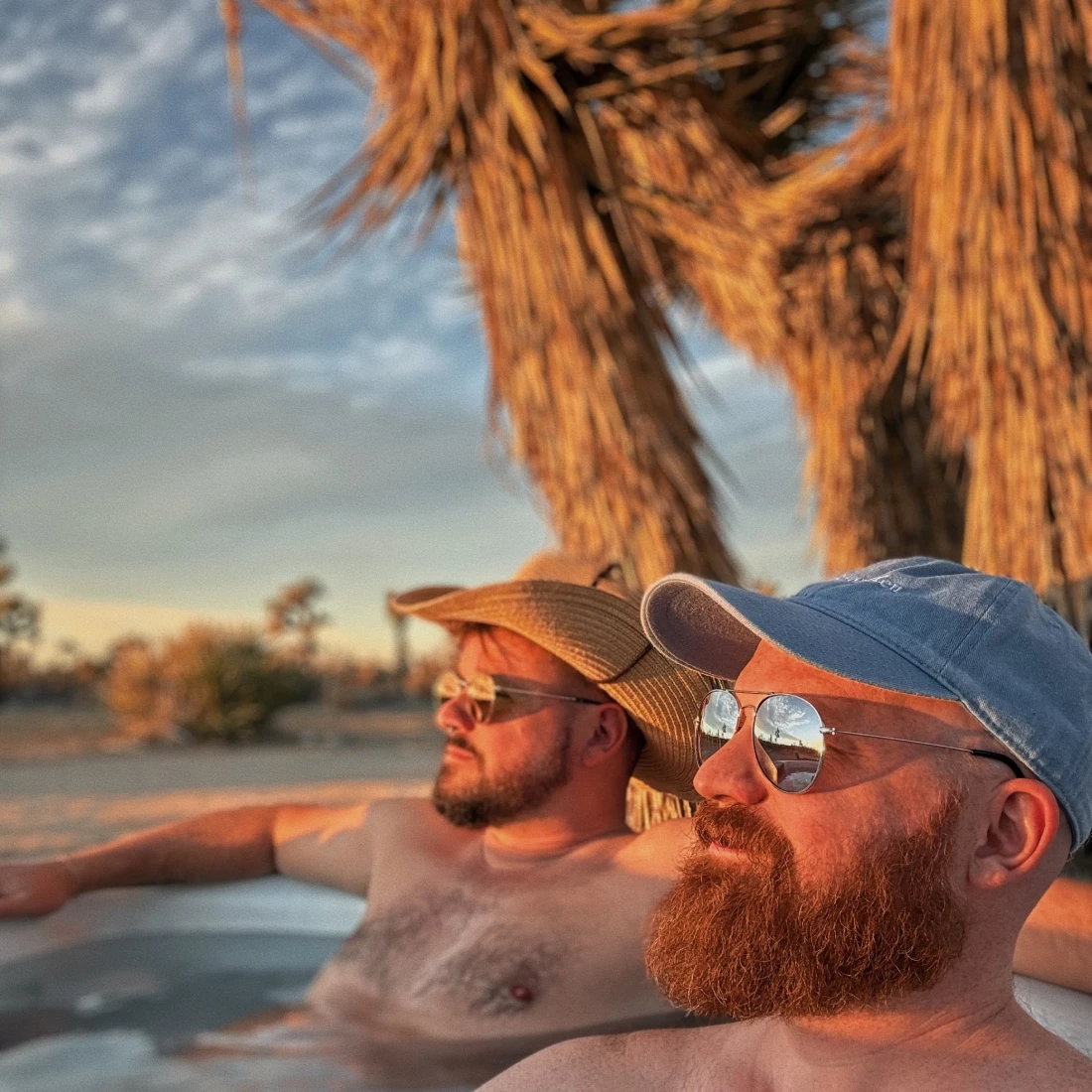 Sonnenuntergang über Joshua Tree Park von unserem Whirlpool aus © Coupleofmen.com