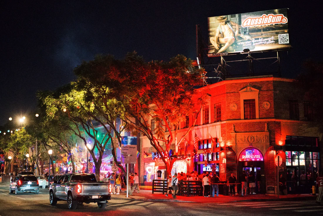 Colorful rainbow nights in West Hollywood on Santa Monica Boulevard © Coupleofmen.com | West Hollywood LGBTQ+ travel guide