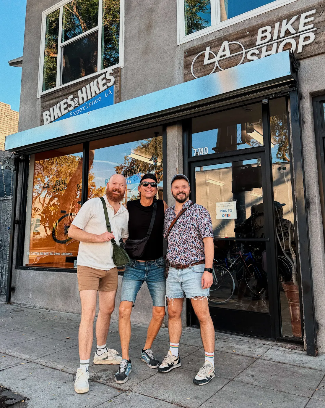 Exploring West Hollywood by e-bike with our Bikes and Hikes tour guide © Coupleofmen.com