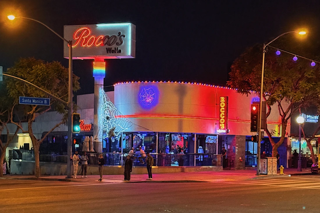 Going out in West Hollywood at Rocco's WeHo © Coupleofmen.com | West Hollywood LGBTQ+ travel guide