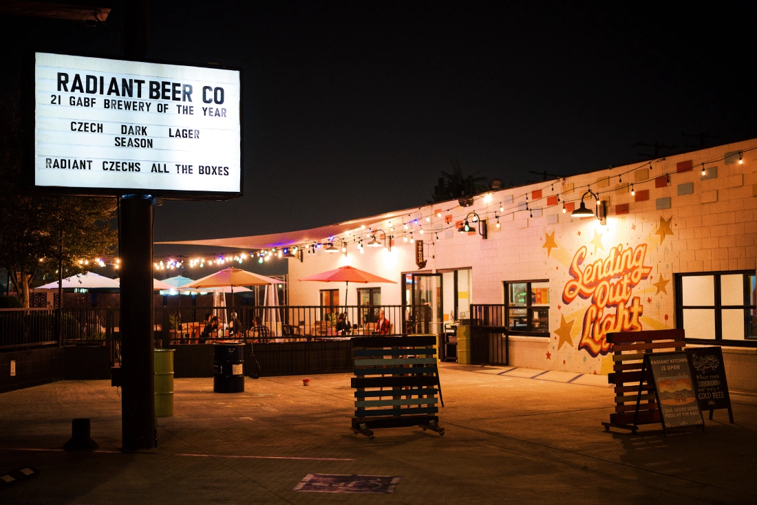 View from outside: Radiant Beer Company in Anaheim © Coupleofmen.com