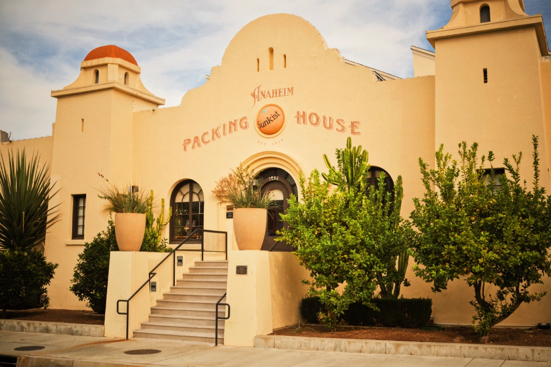 Westeingang Anaheim Packing House ehemals Sunkist © Coupleofmen.com