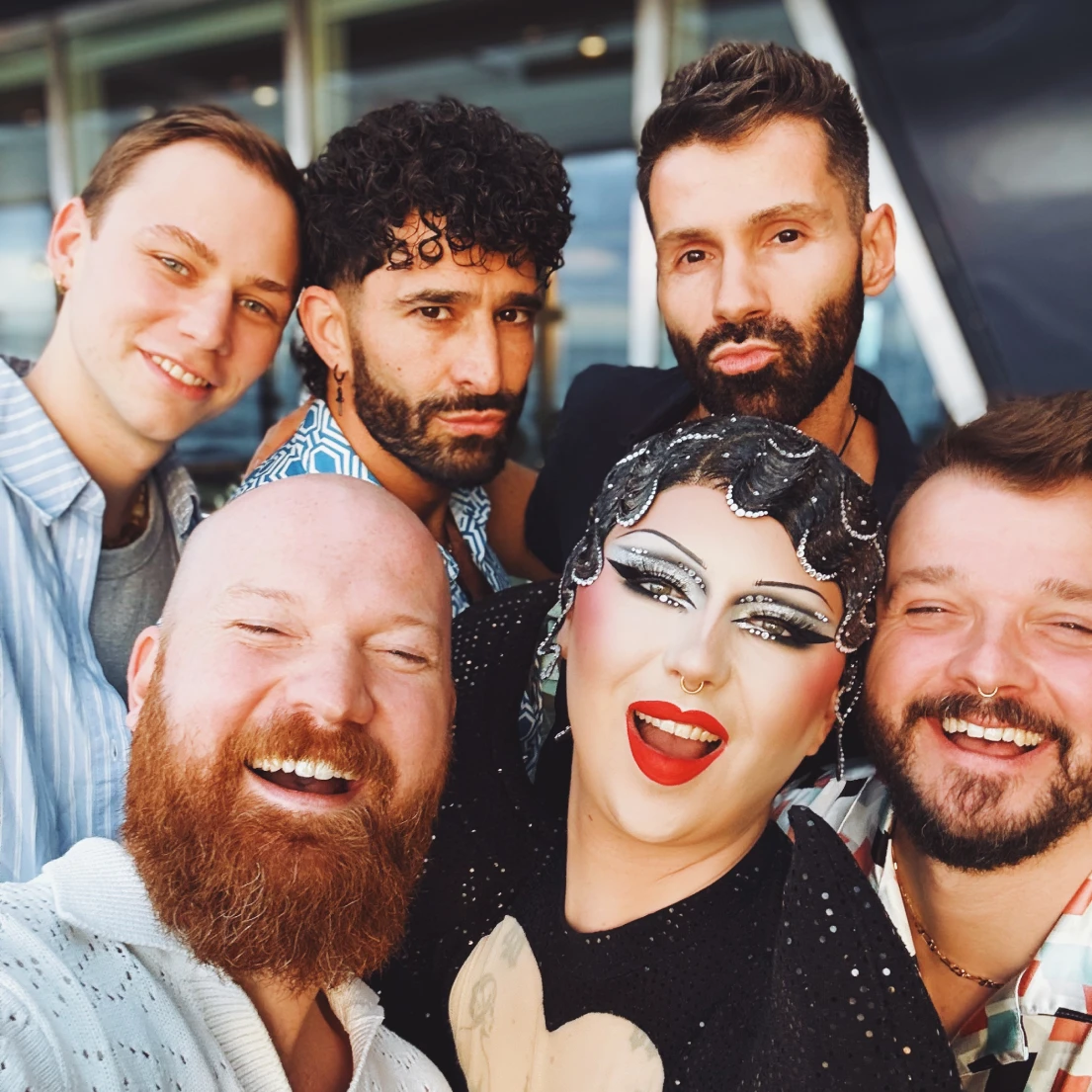 Selfie with Miss Ivanka T. during a gay cruise © Coupleofmen.com