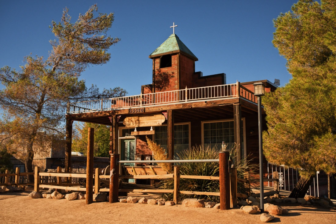 Scenes of Pioneertown Mane Street in California © Coupleofmen.com