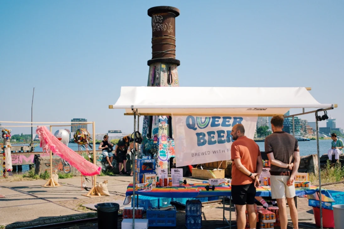 Queer Beer stand at the Queer Market XXL © Coupleofmen.com