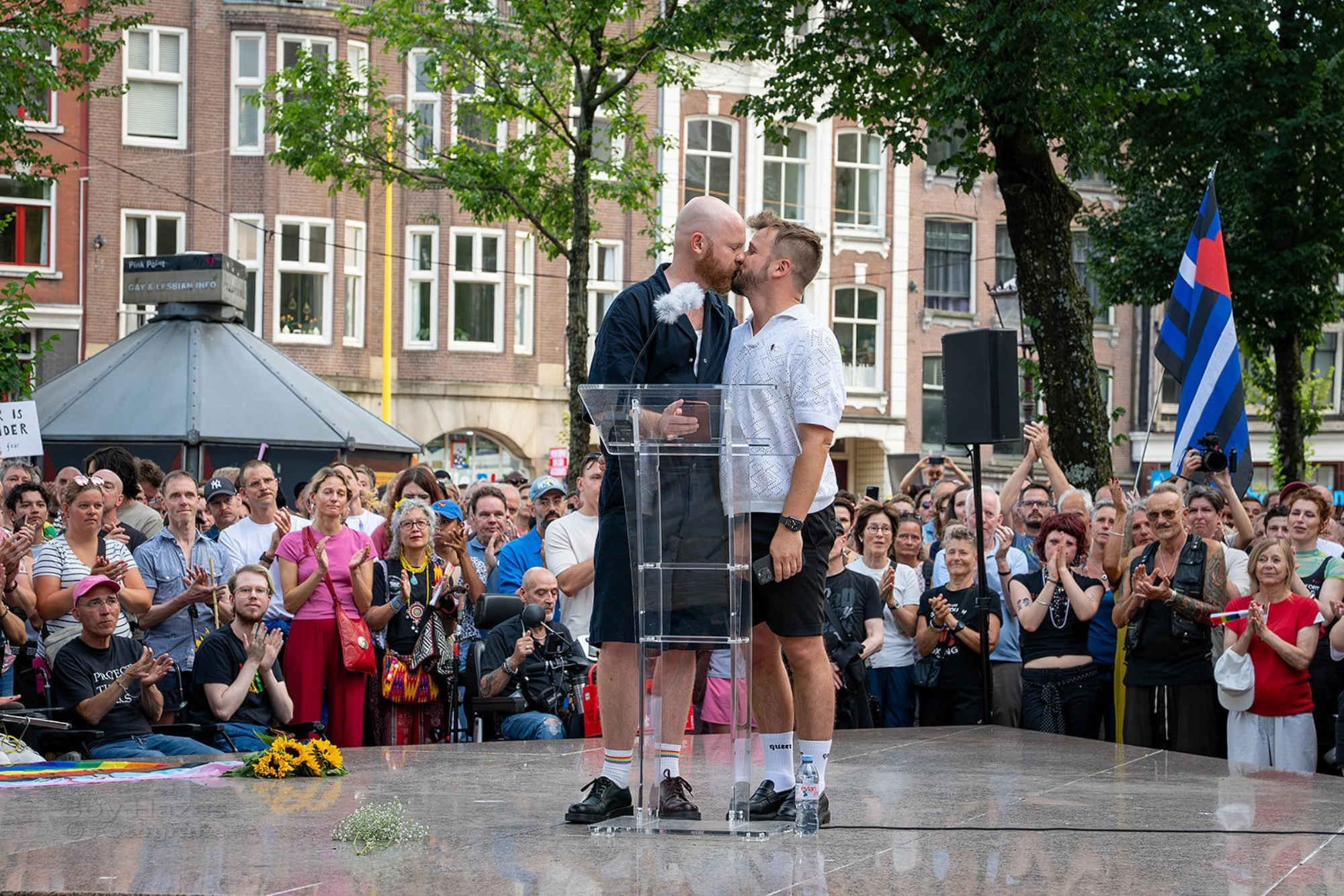 After The Berlin Pride Attack: Grief Moment in Amsterdam at Homomonument © Boy Hazes