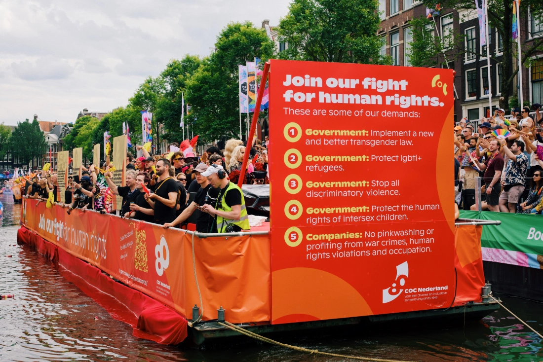 COC Nederland Boat "Join our fight for human rights" &copy;&nbsp;Coupleofmen.com