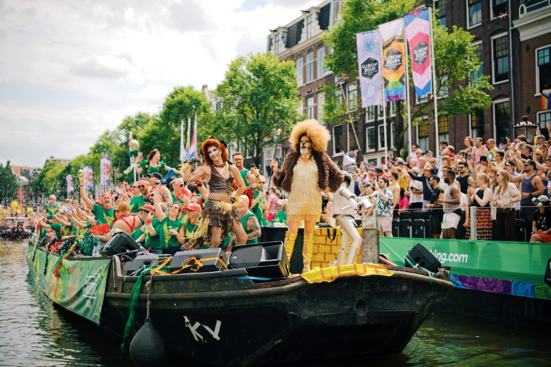 Café &lsquo;t Achterom is choosing a magical theme for the boat this year: The Wizard of Oz &copy; Coupleofmen.com