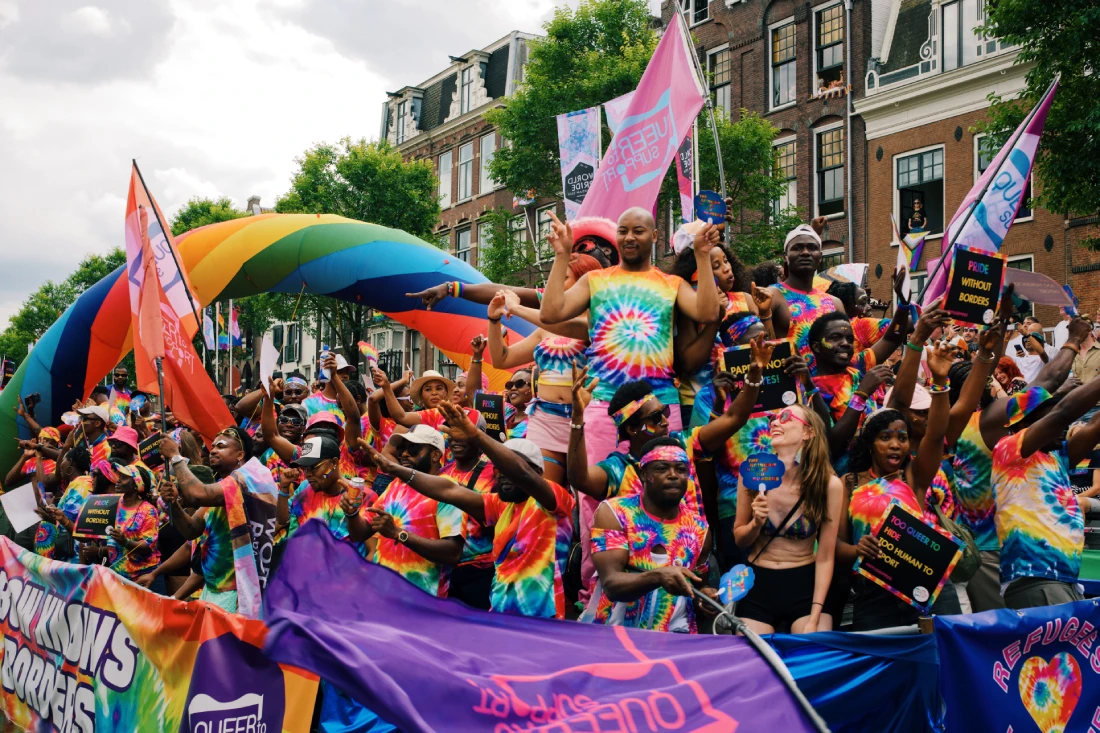 Canal-Pride-Boot 2026 von Queer to Support ist die queere Community der Stiftung Here to Support &copy; Coupleofmen.com