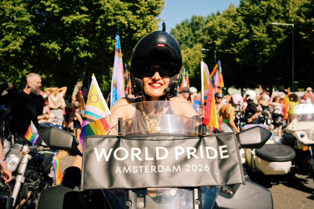 Woman on her bike: Begin of the World Pride March 2026 © Coupleofmen.com