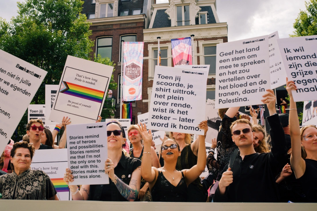 "Free the Word" - A Canal Parade boat full of stories &copy;&nbsp;Coupleofmen.com