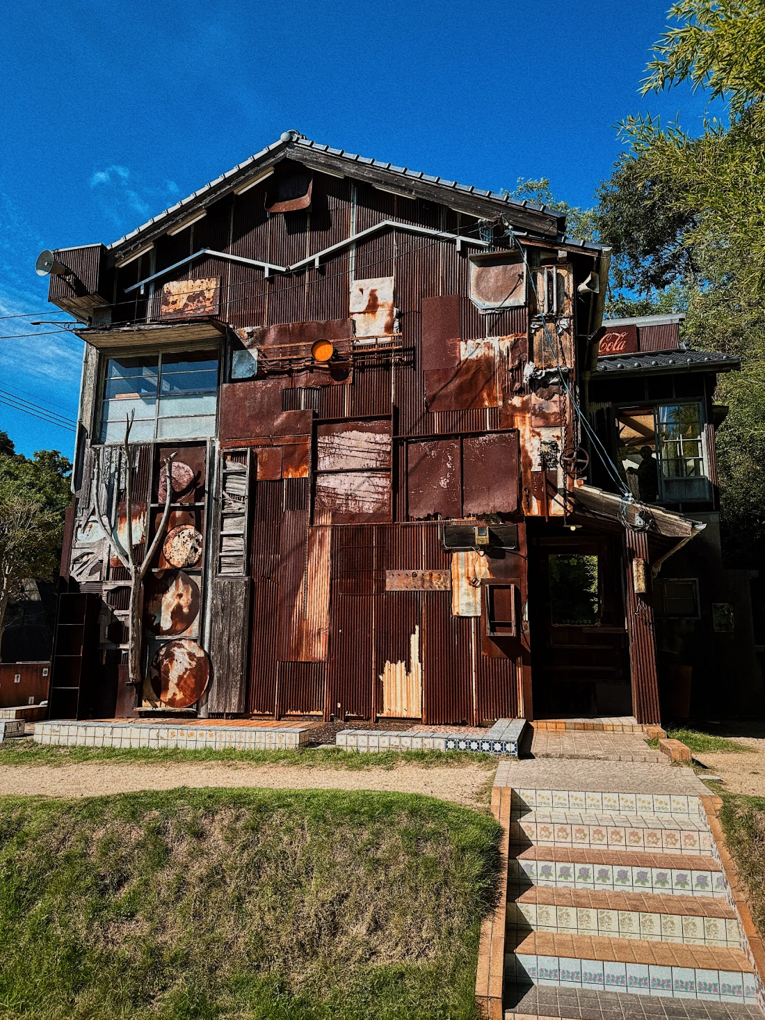 Haisha: art collection of artist Shinro Ohtake