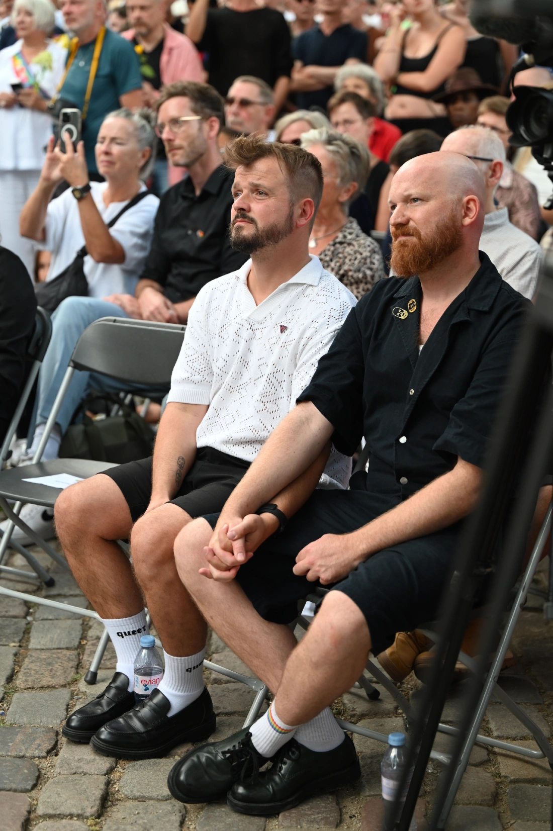 Hand in hand, deeply moved by the events, we sit and listen to the words of Femke Halsema and Myrtille Dance.