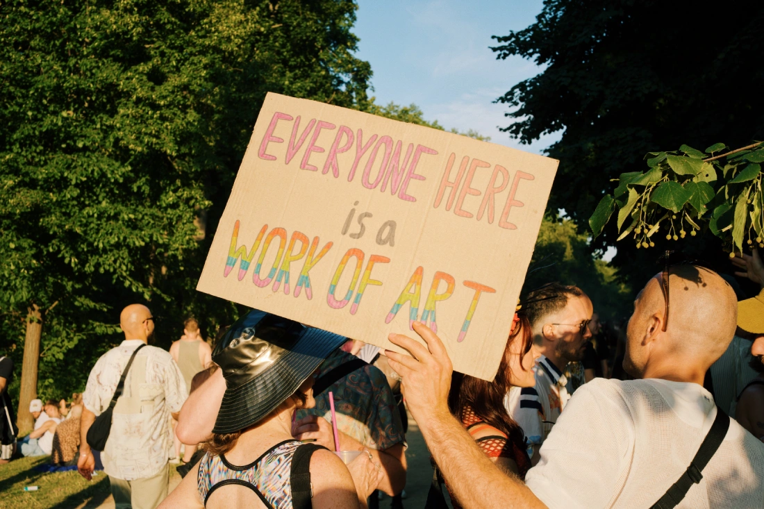 Last Berlin Pride photo before the attack: "Everyone here is a Work of Art" 
