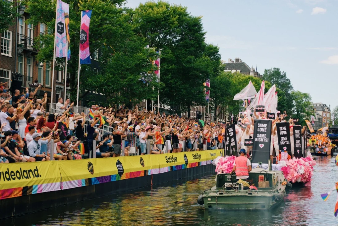 Same Love. Same Richts! Canal Parade Boat on the Prinsengracht &copy; Coupleofmen.com