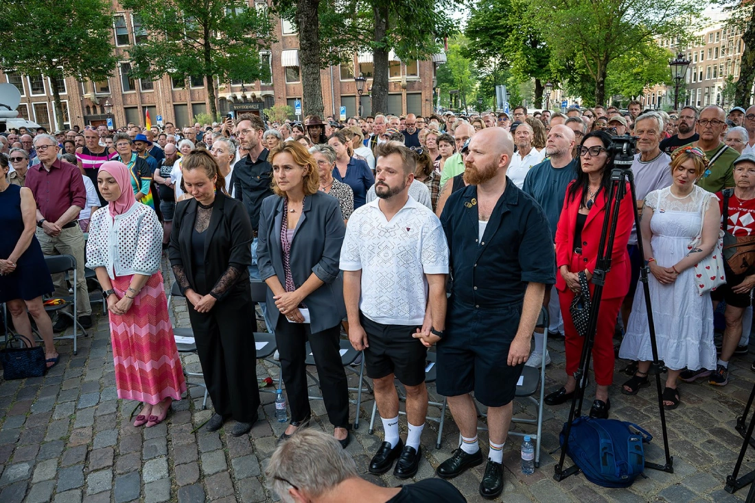 Standing together at the Homomonument to commemorate the victims of the CSD Berlin attack 2026
