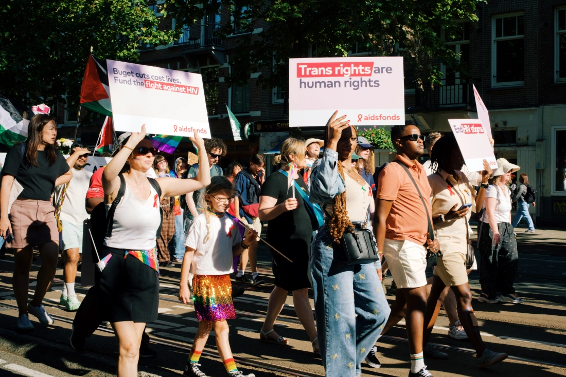 Trans Rights are Human Rights - End HIV Stigma - Budget Cuts Cost Lives_ Fund the Fight against HIV - Aidsfonds at World Pride March 2026 © Coupleofmen.com